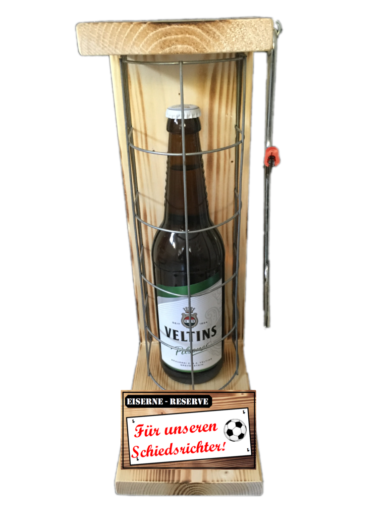 "Für unseren Schiedsrichter"  Die Eiserne Reserve mit einer Flasche Veltins Pilsener 0,50L